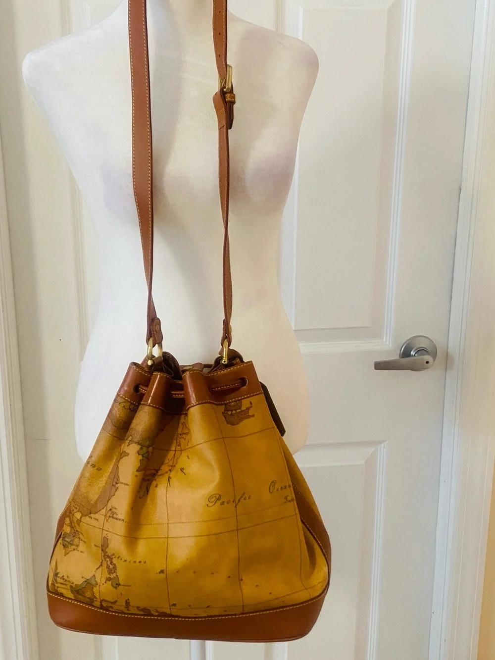 Alviero Martini Drawstring  bucket crossbody bag
